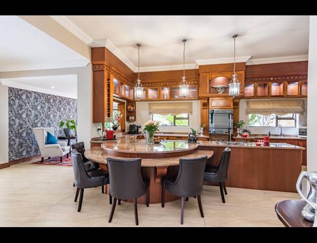 4 BEDROOM HOUSE FOR SALE IN MIDSTREAM ESTATE